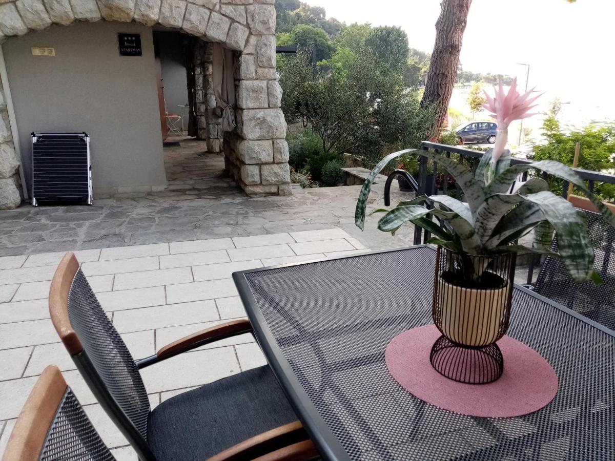 Apartment Zizi Omiš Eksteriør billede